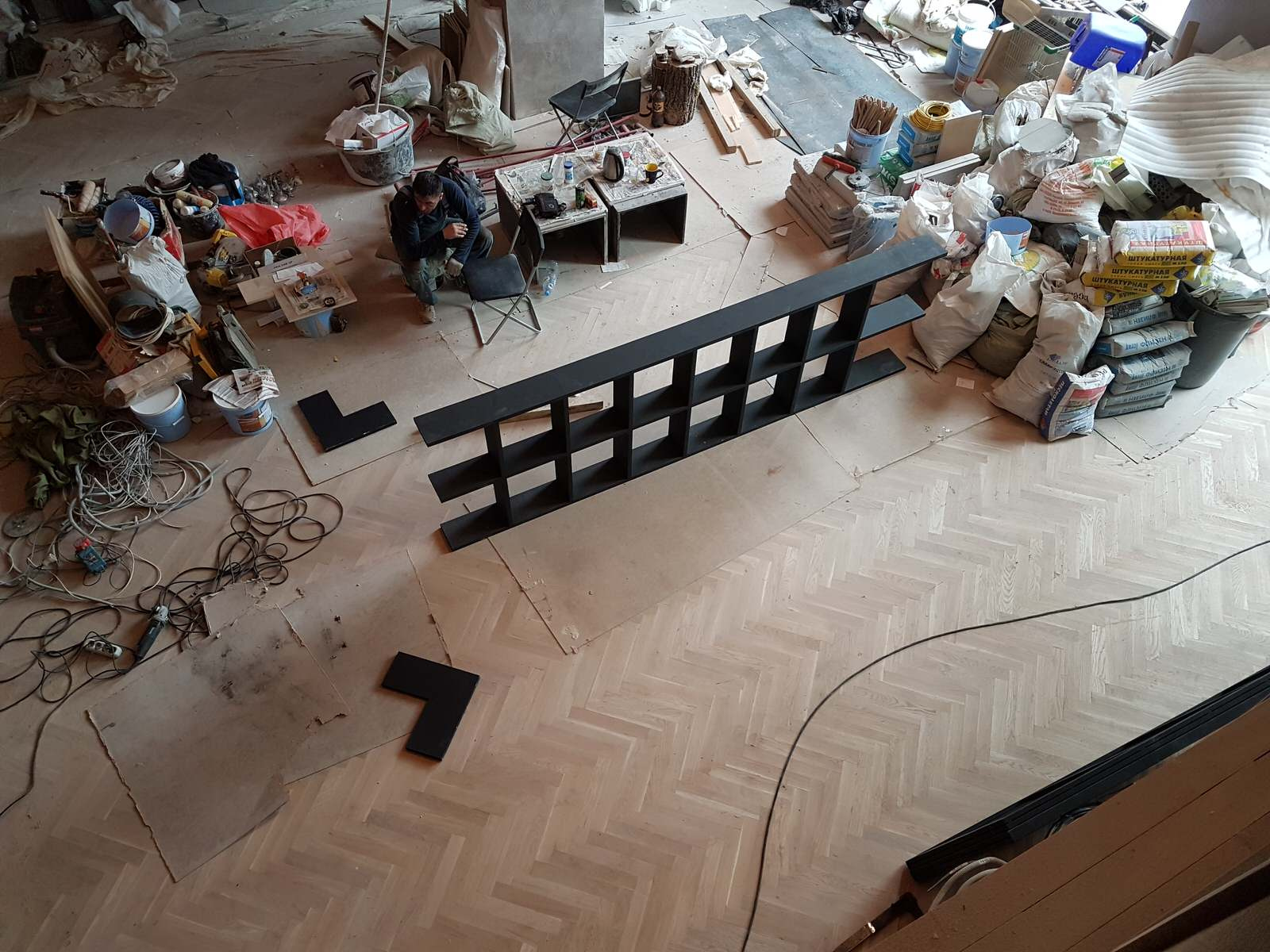 Гостиница Украина. Ресторан Тамани. Лестница, ограждения и стеллажи с подсветкой