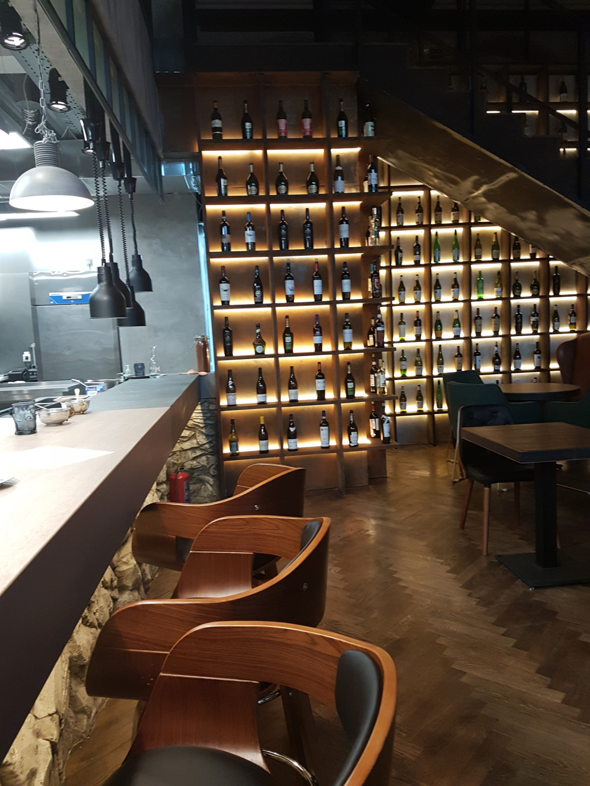 Обложка проекта: Гостиница Украина. Ресторан Тамани. Лестница, ограждения и стеллажи с подсветкой