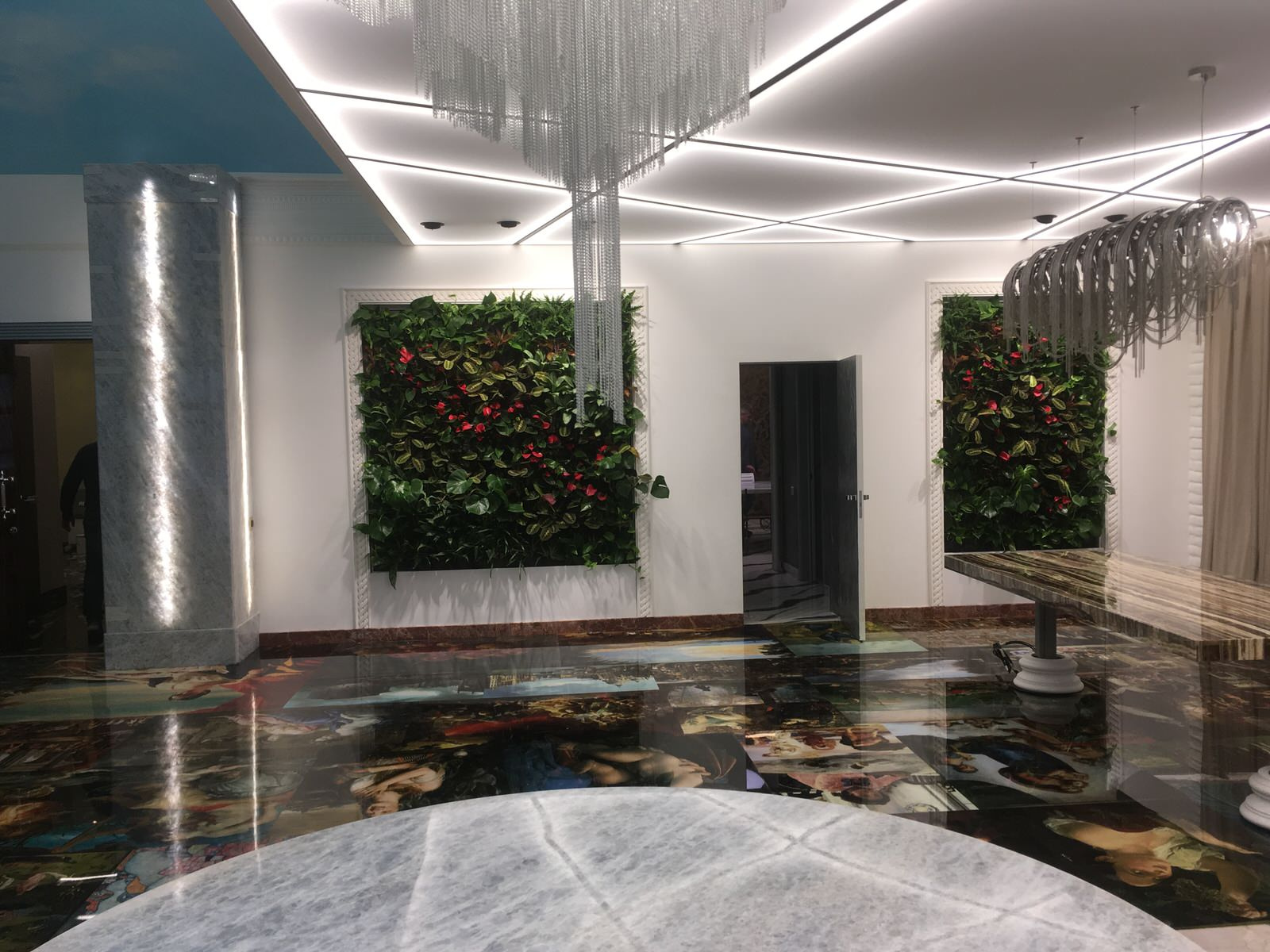 Фитостены в кабинете руководителя