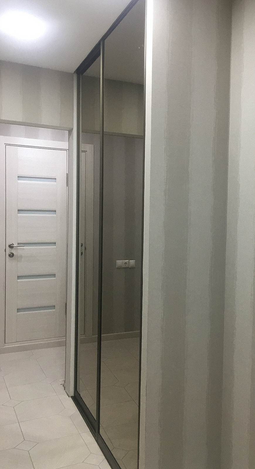 Выполненные заказы. Узкий шкаф-купе. Наполнение Elfa.