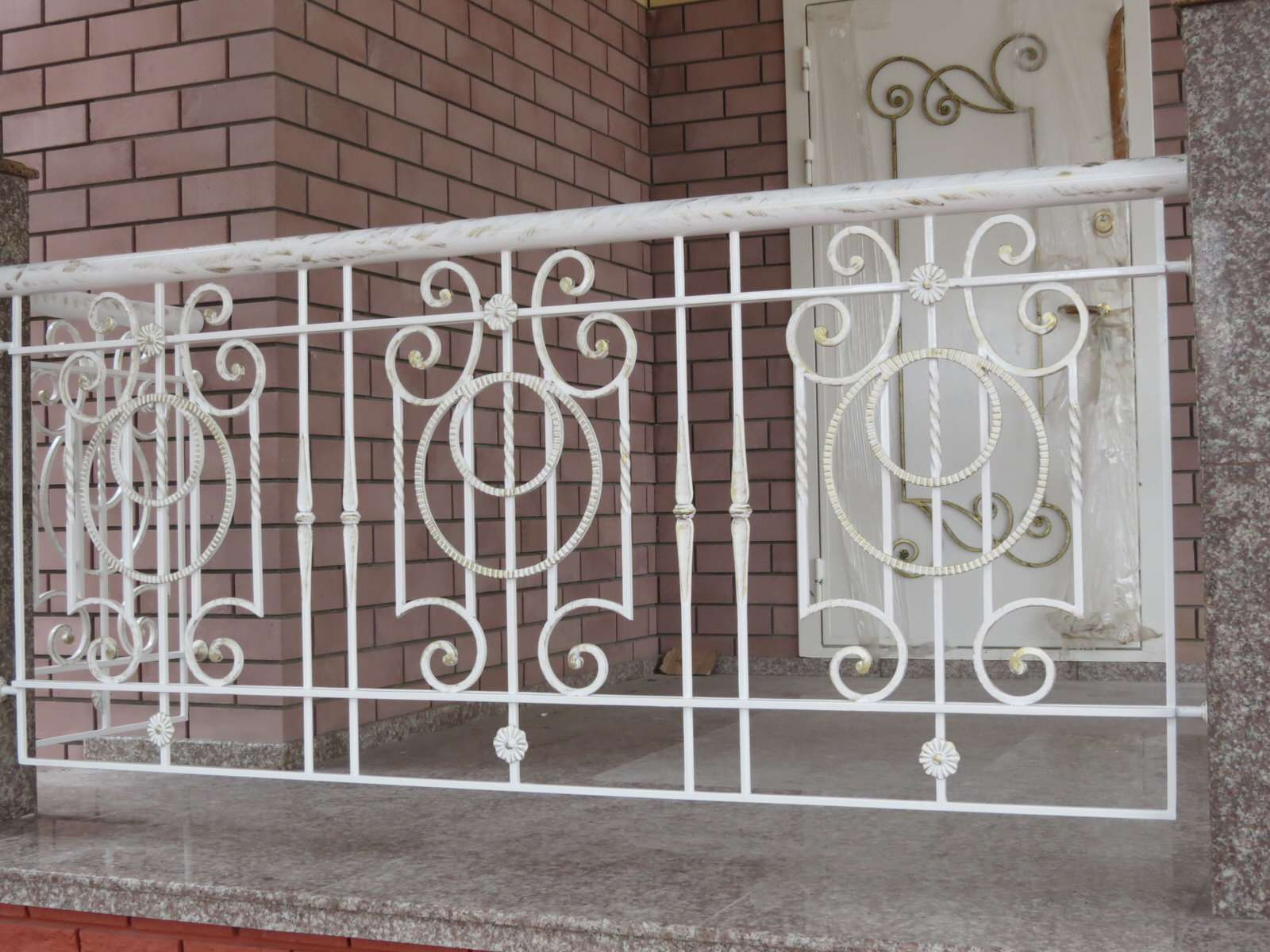 Уличное ограждение крыльца