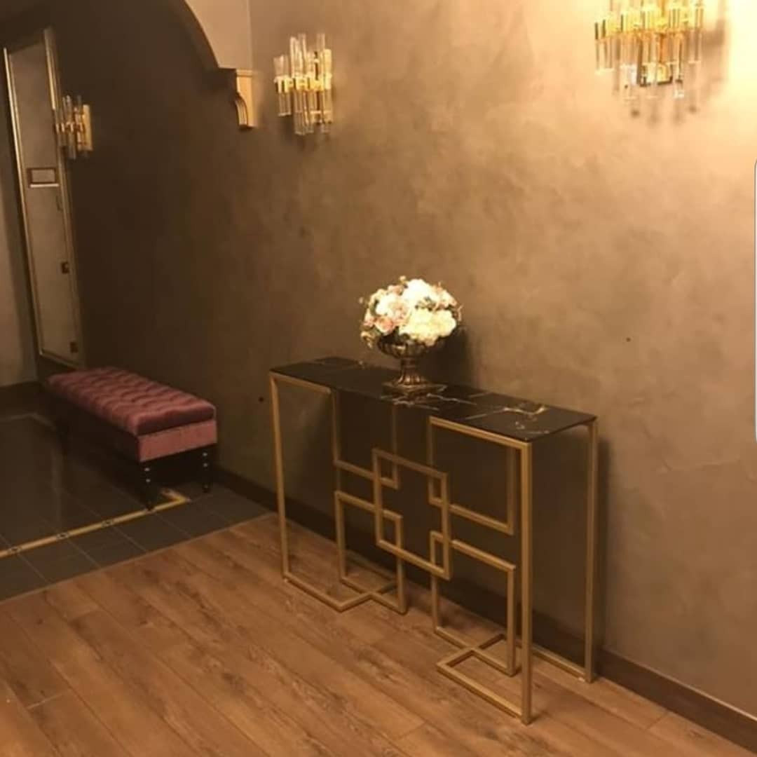 Столы и консоли