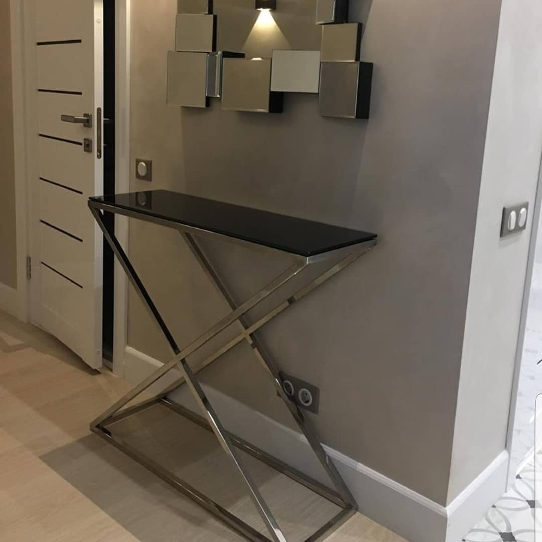 Столы и консоли