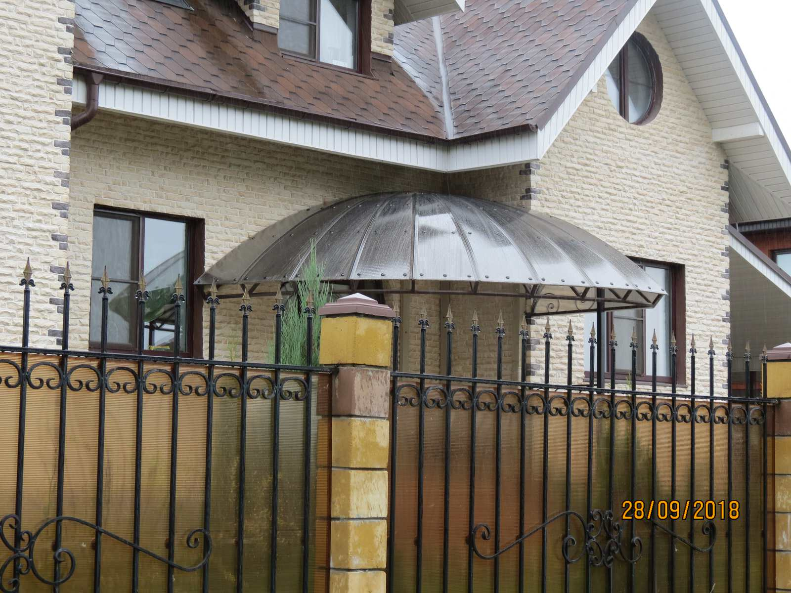 навес над входом