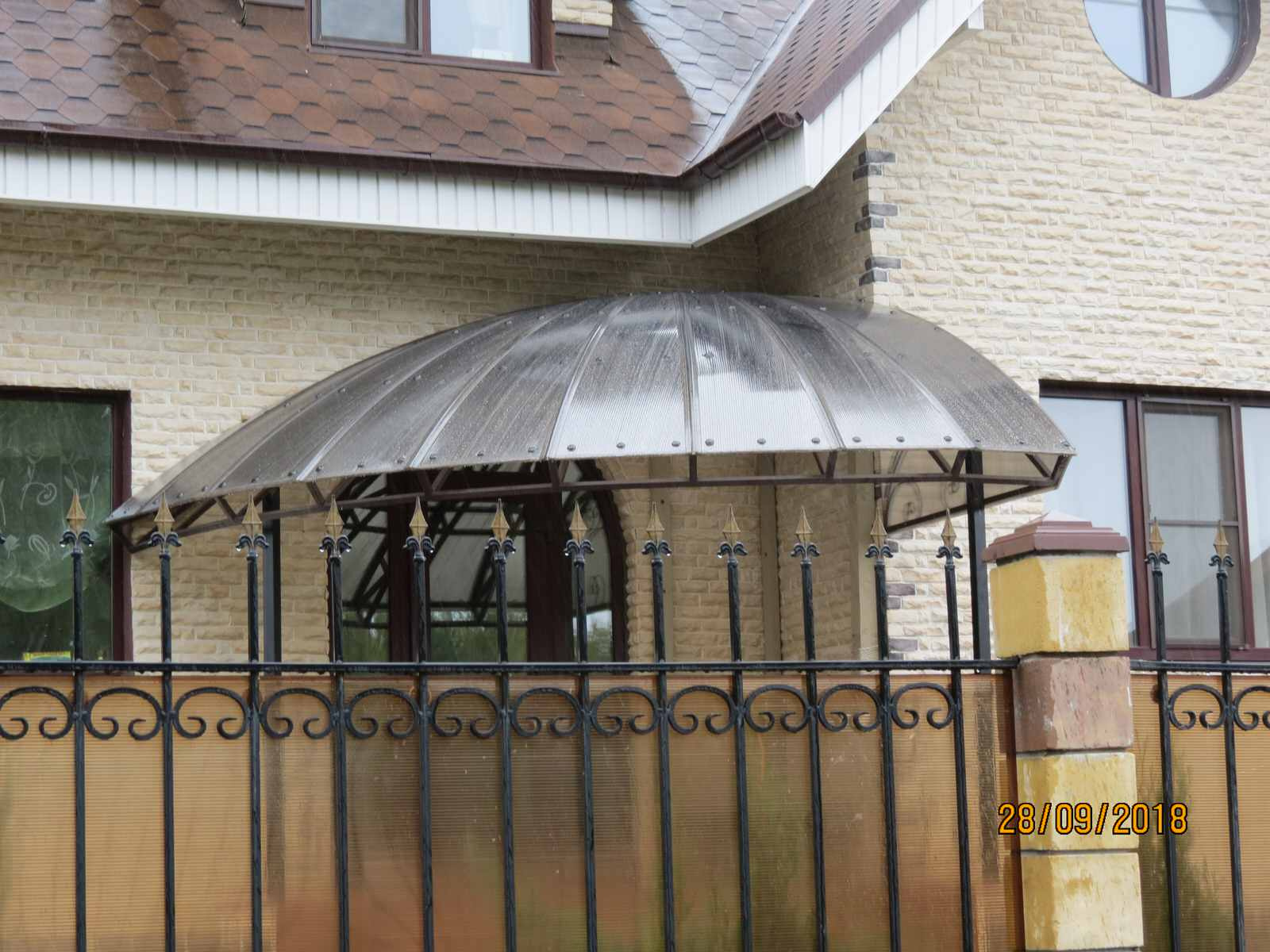 навес над входом