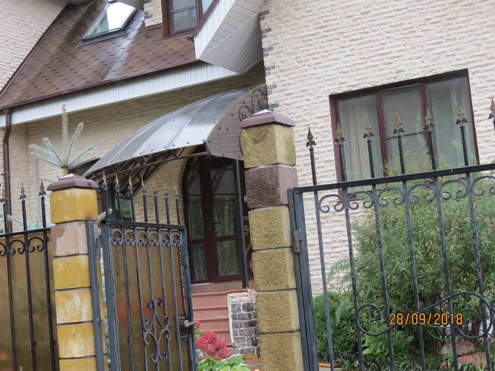 навес над входом