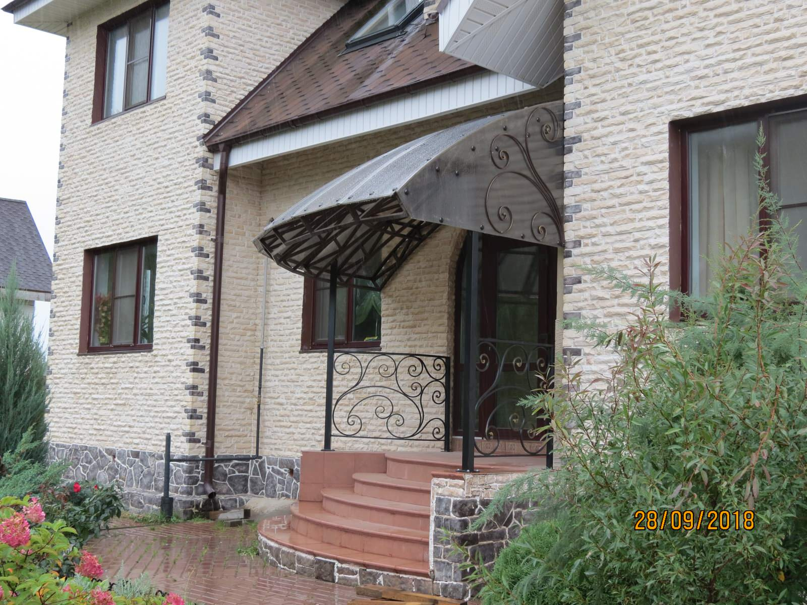 навес над входом