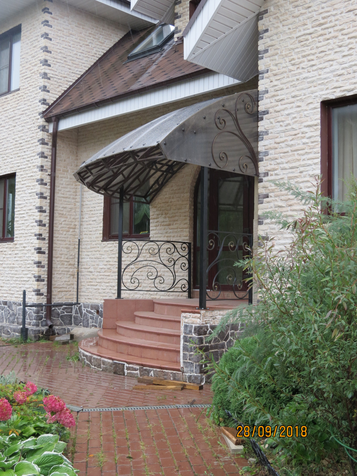 навес над входом