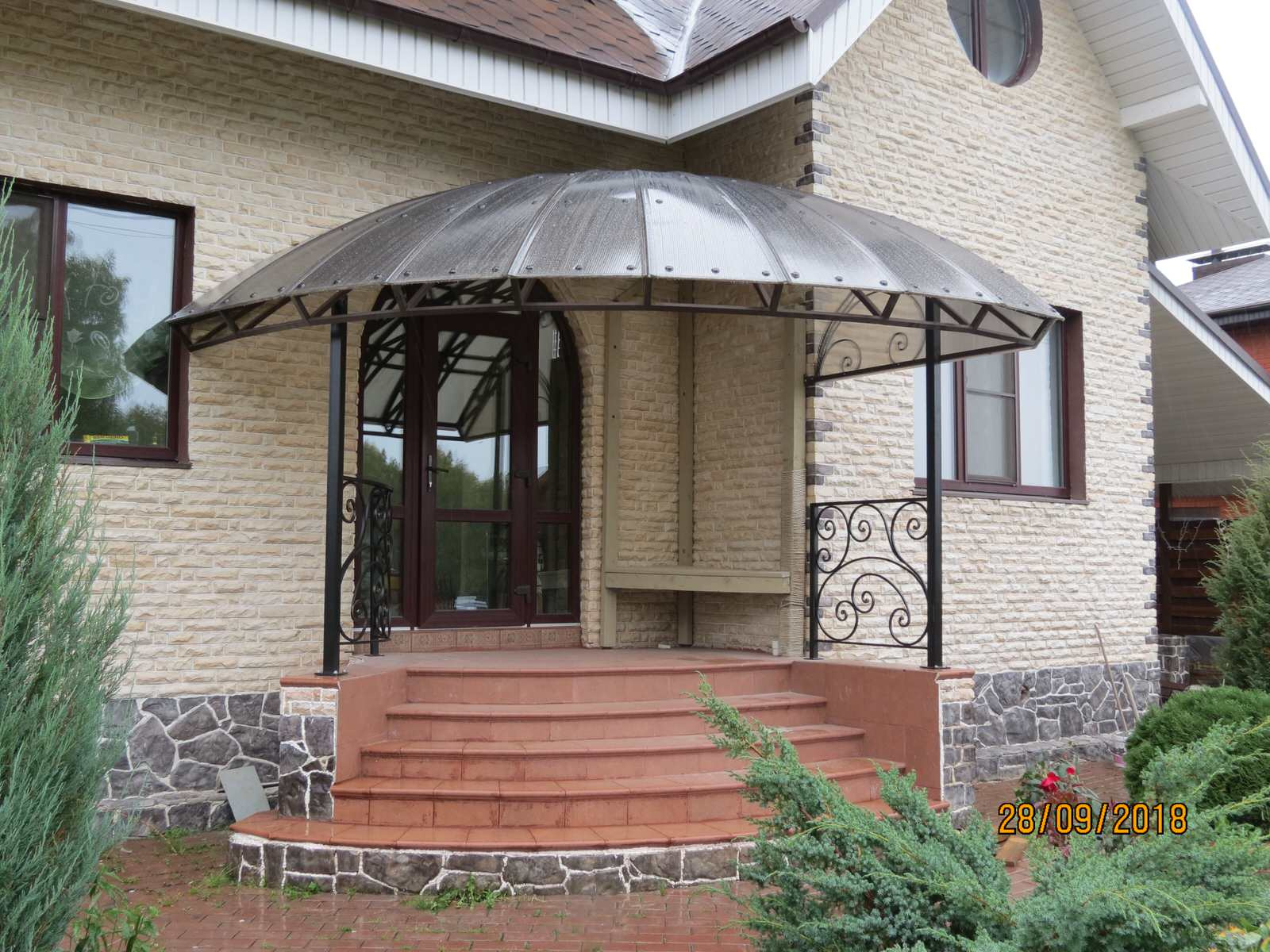 навес над входом