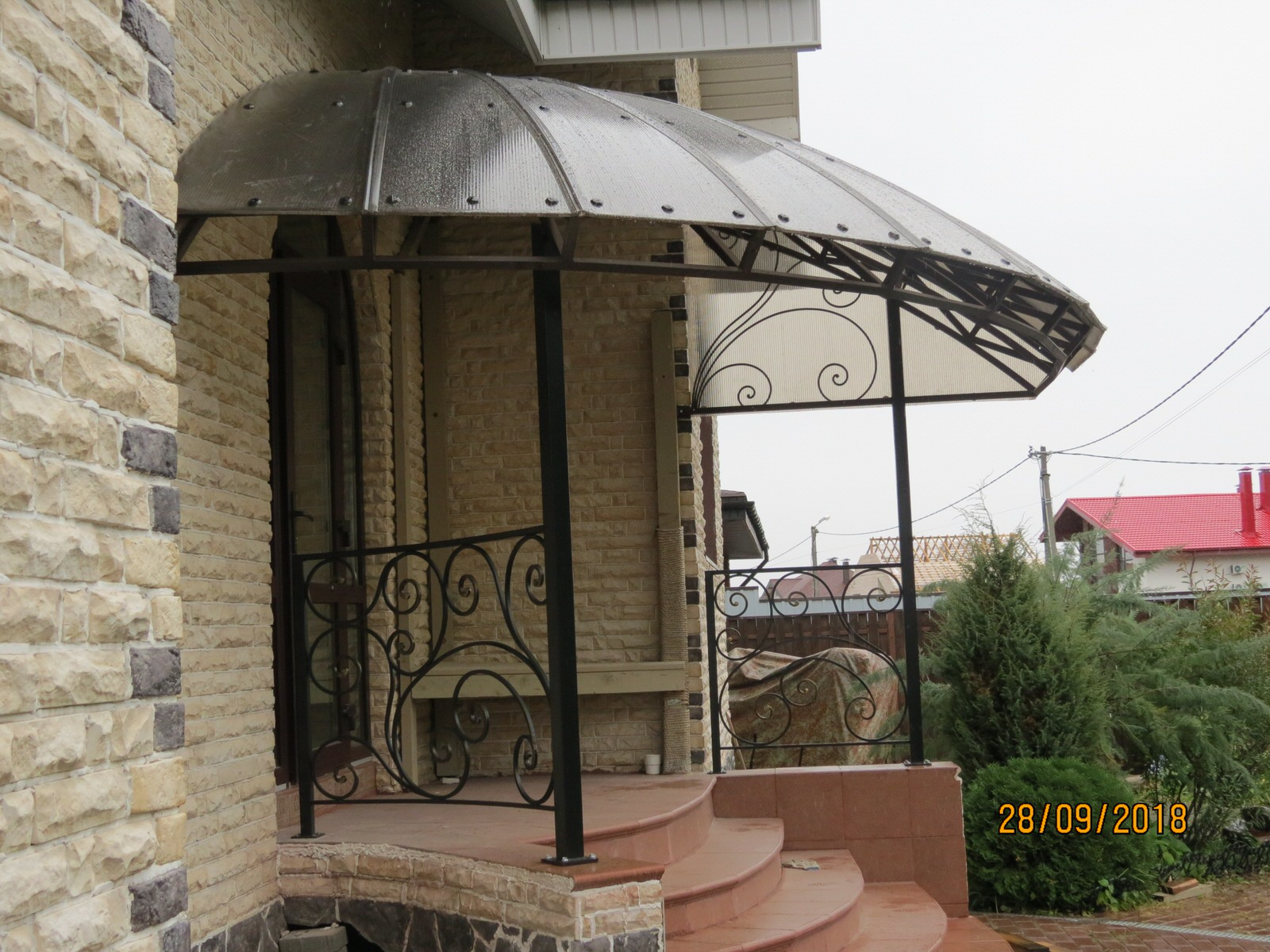 Обложка проекта: навес над входом