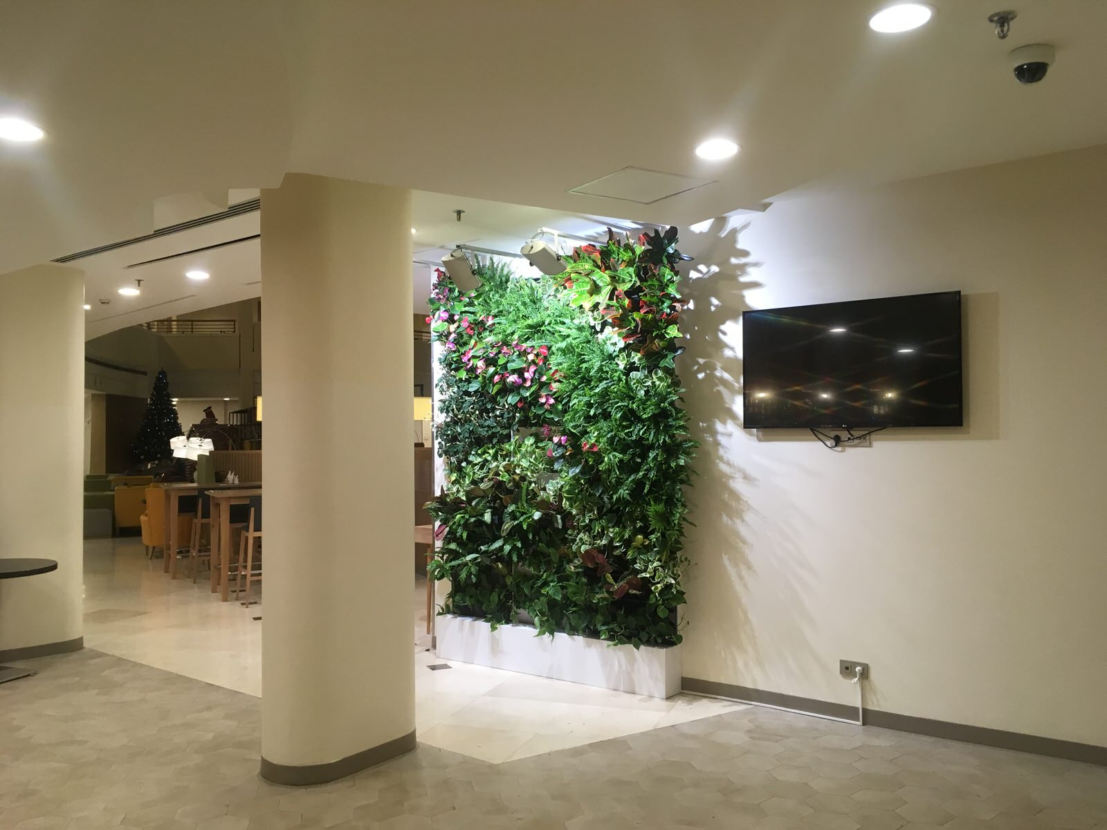 Фитостена в отеле Holiday Inn