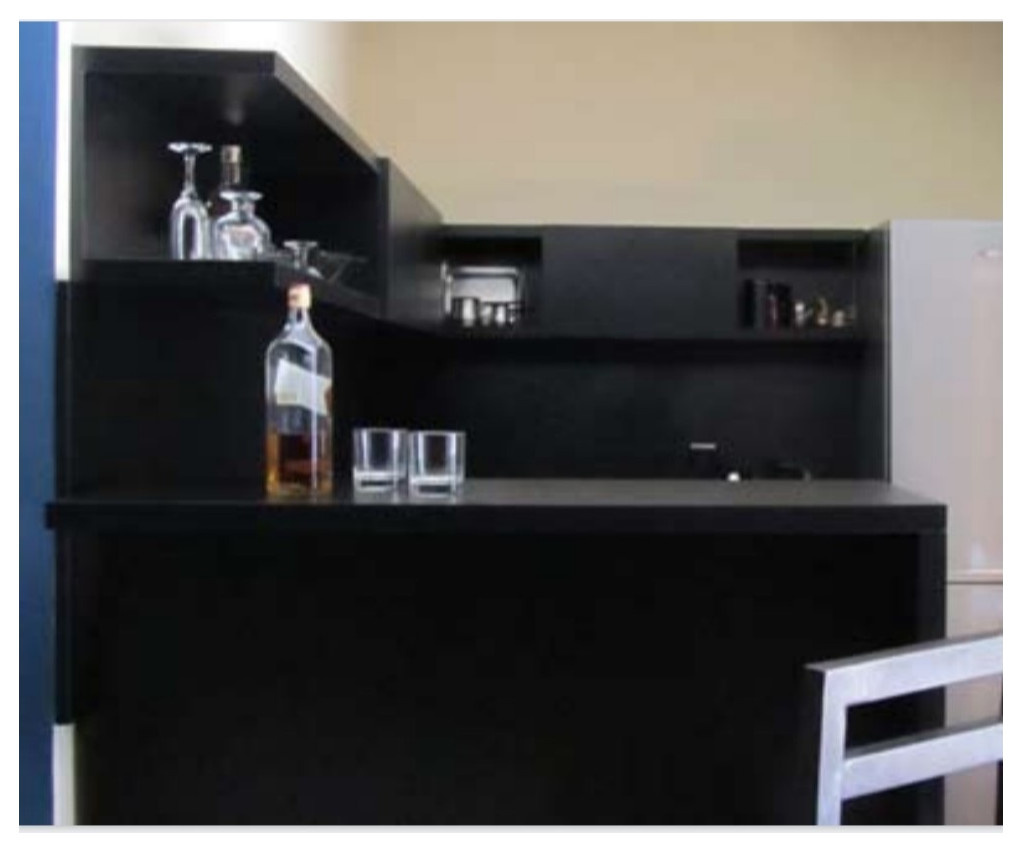 Черная кухня для съемной квартиры