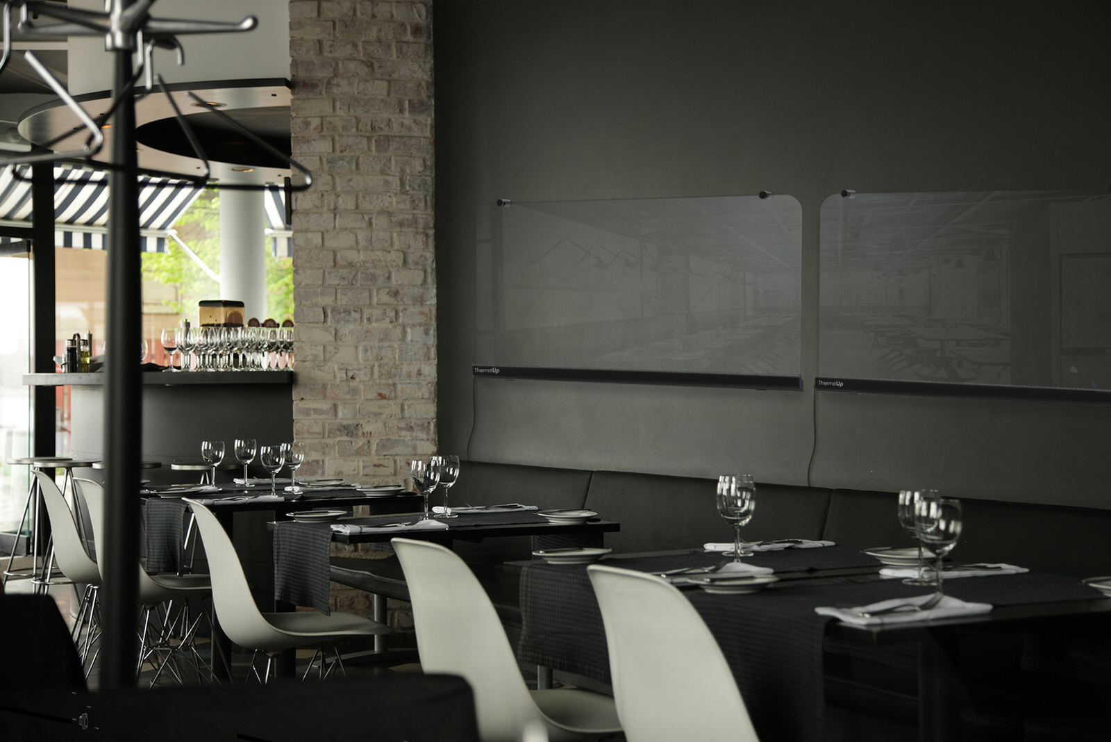 ThermoUp WALL (black)
