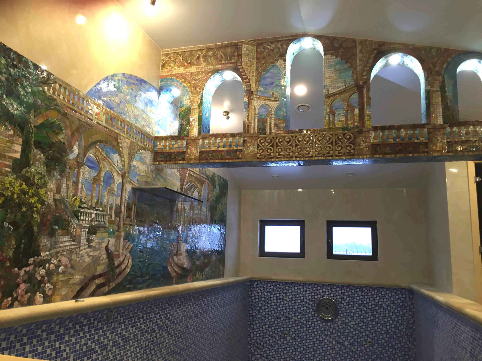 Оформление бассейна в частном доме.