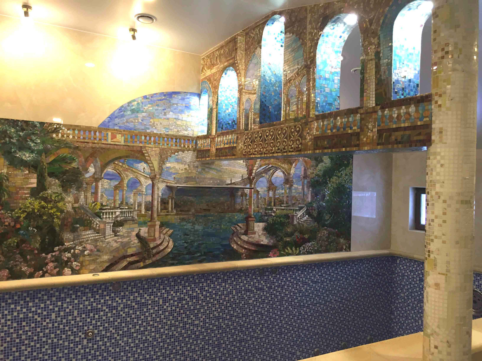 Оформление бассейна в частном доме.