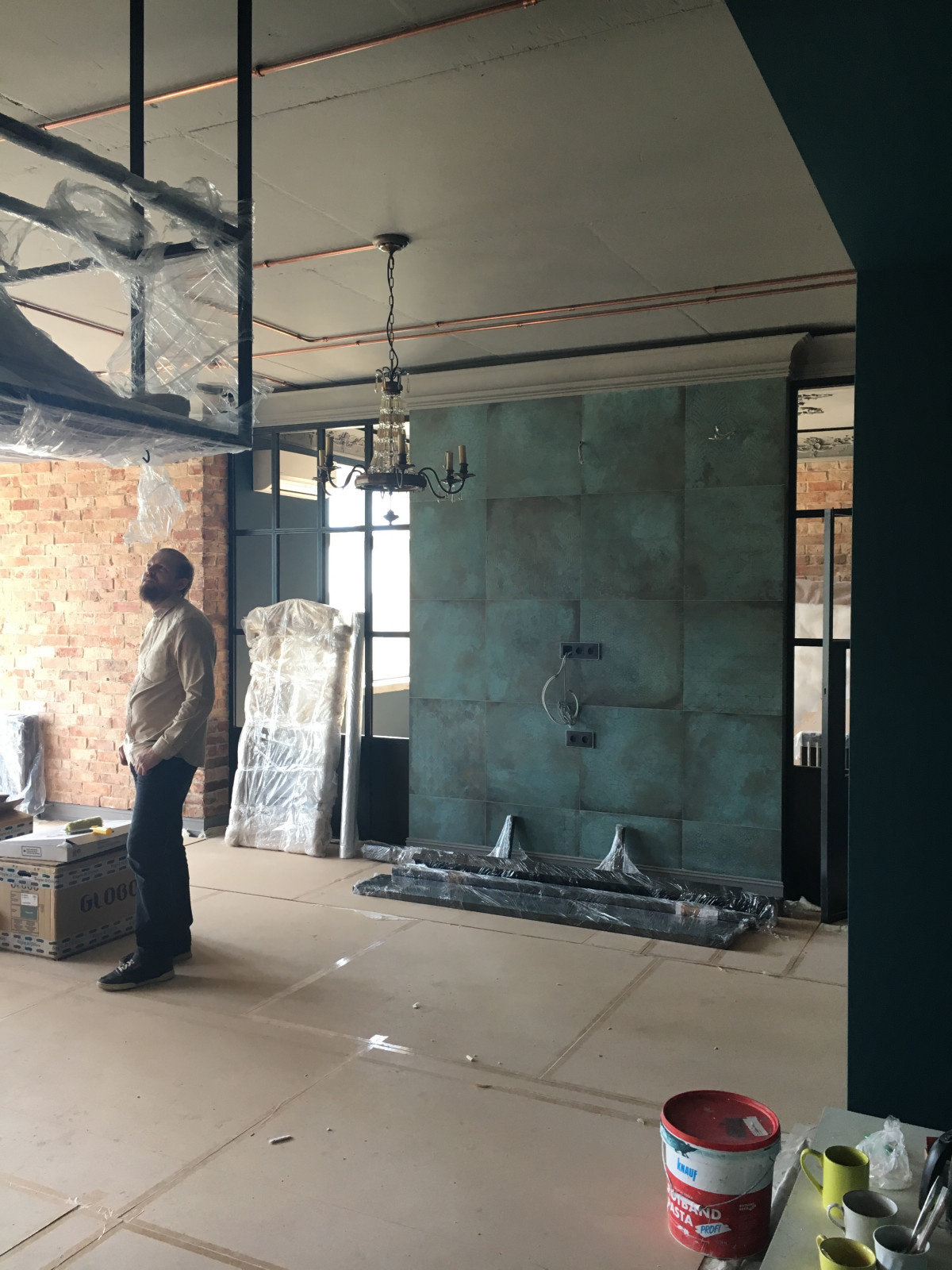 Солнечный парк 2-х комнатная для молодой девушки