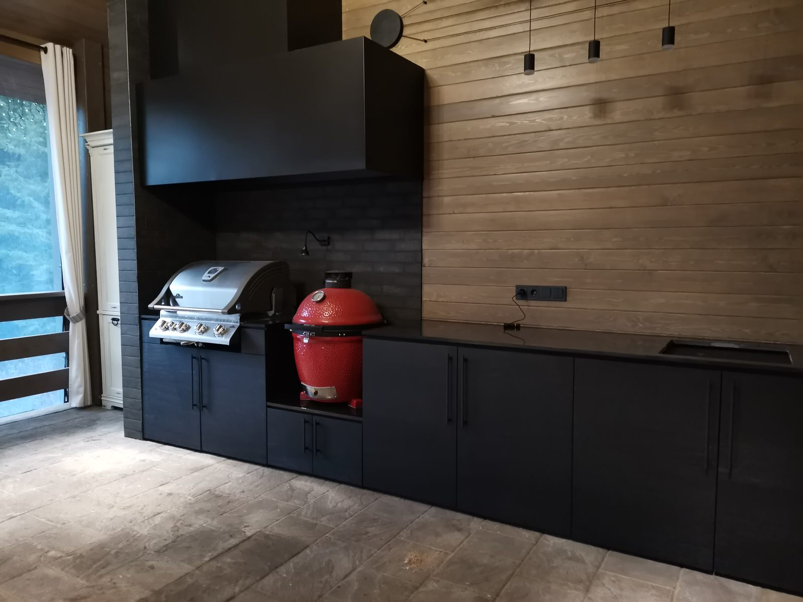 Летняя кухня в индустриальном стиле