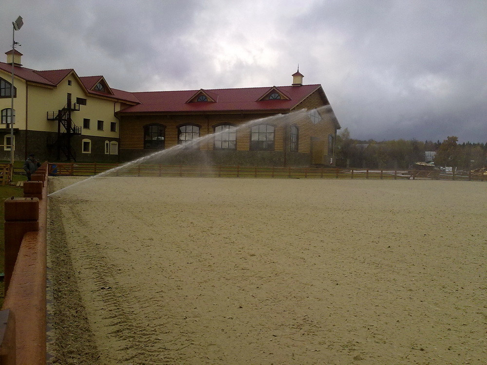 Автоматический полив конного манежа