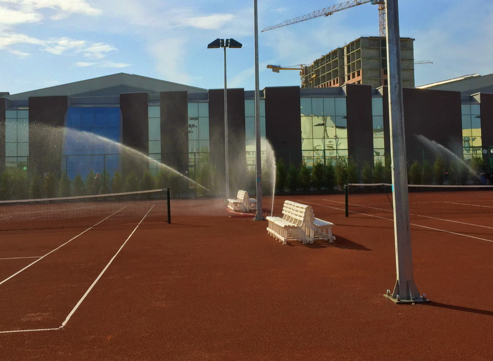 Автоматический полив теннисного корта