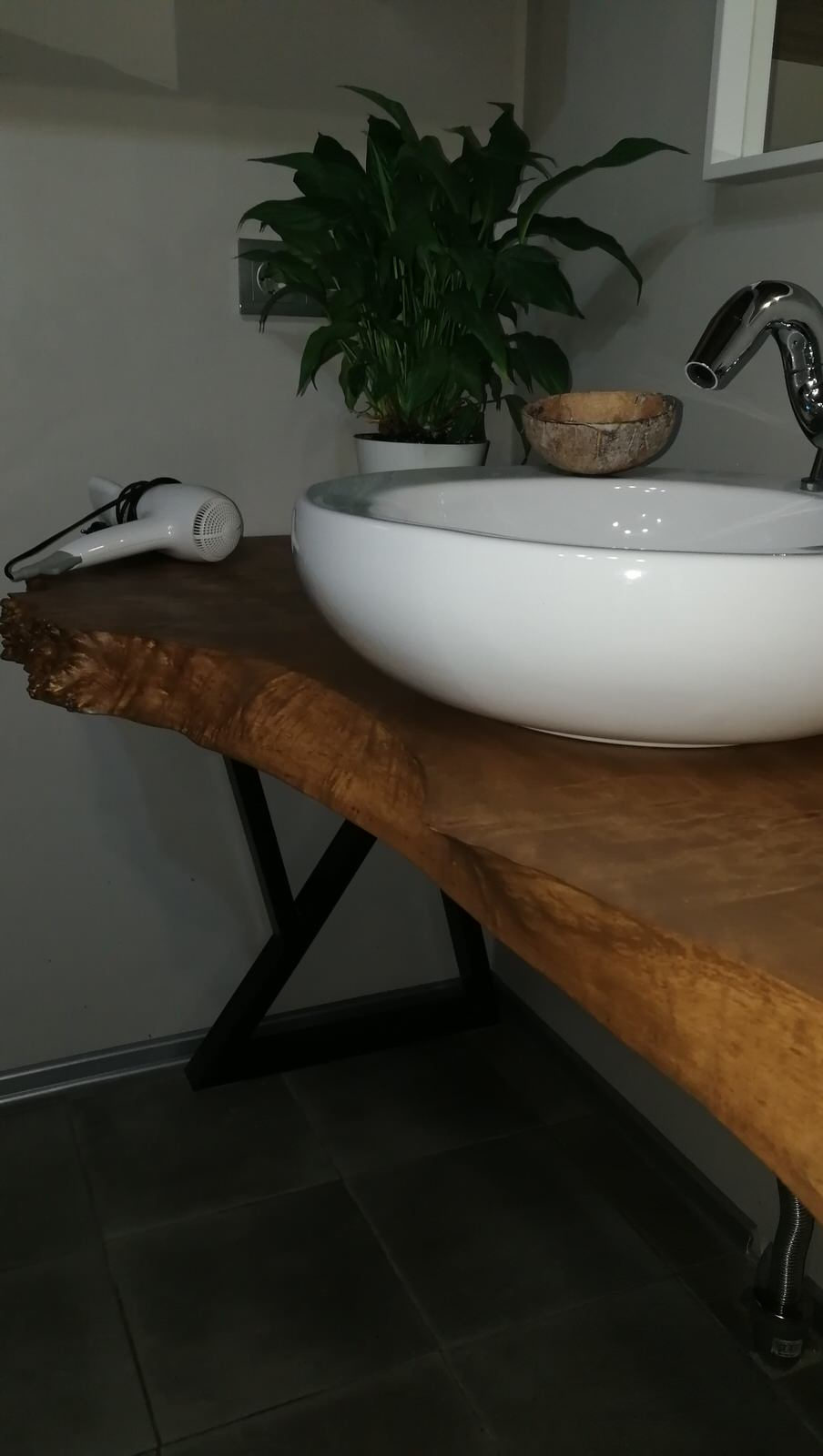 Ванная в эко стиле,  с элементами бамбука и трасника