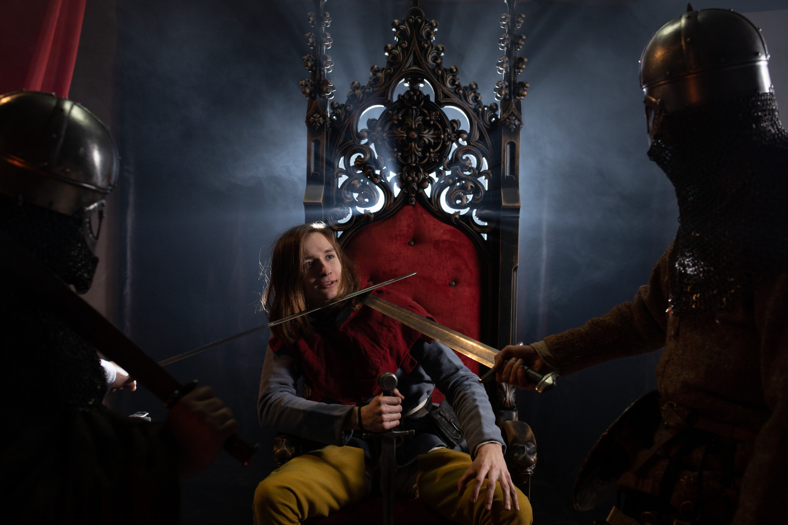 Готический трон