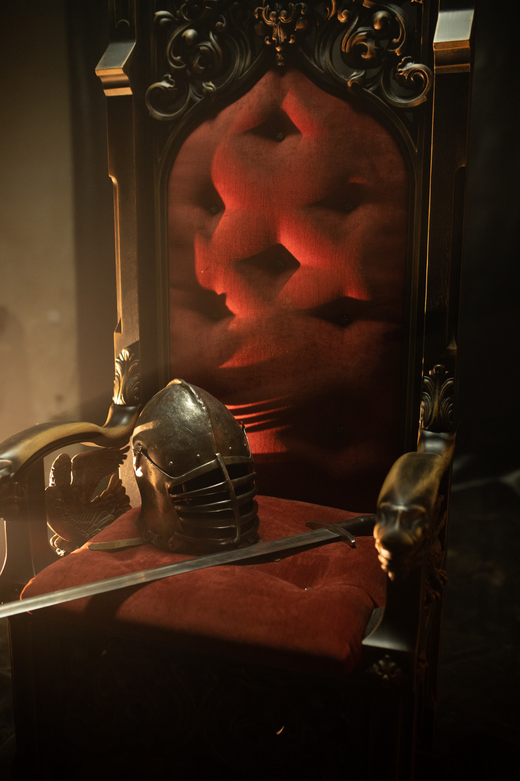 Готический трон