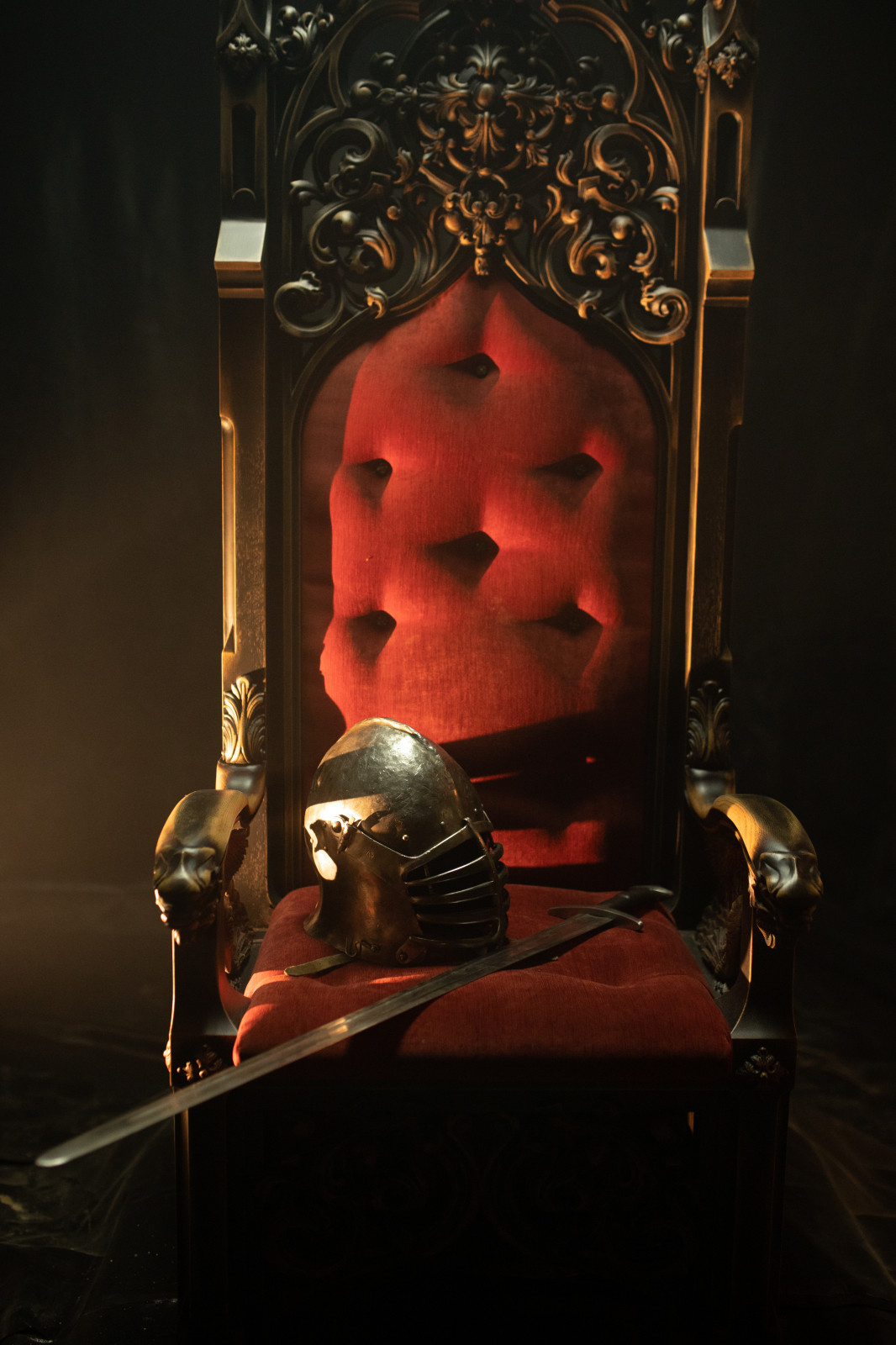 Готический трон