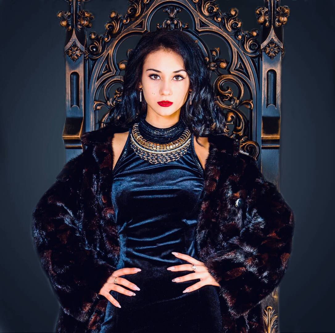 Готический трон