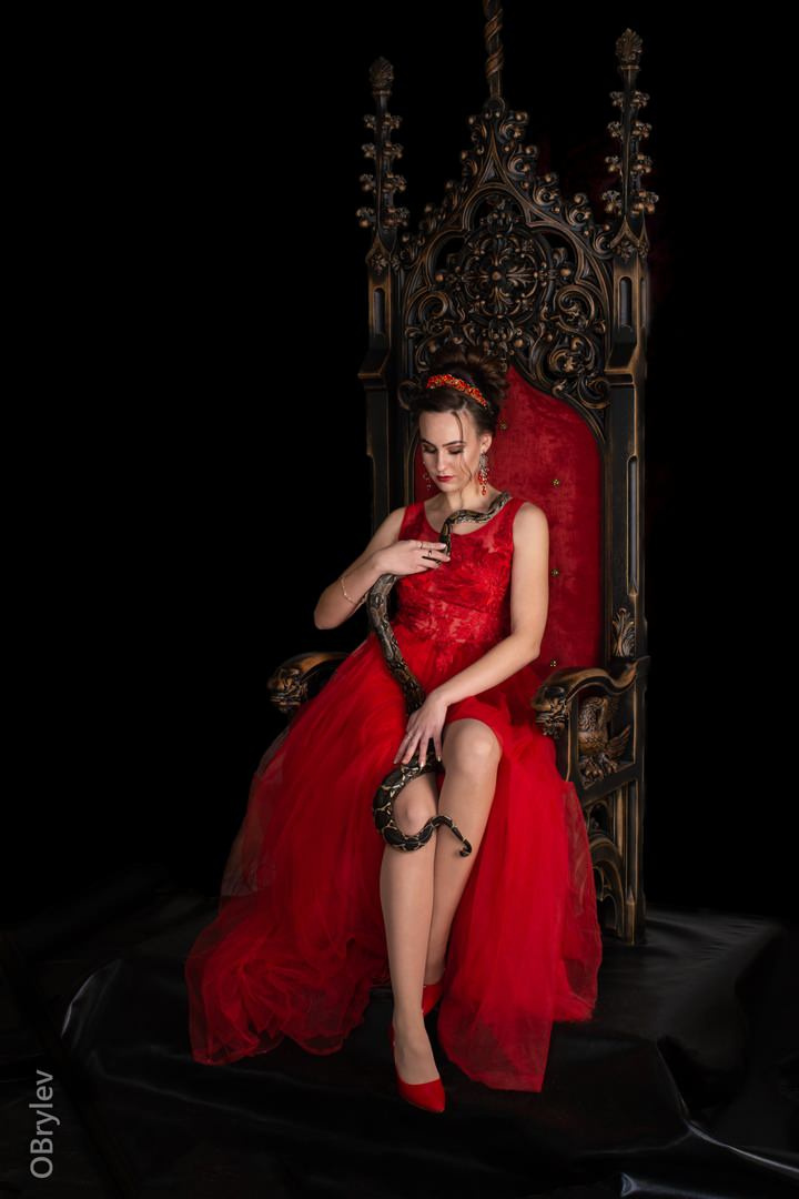 Готический трон