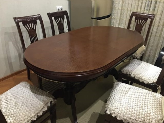 Стол в гостинную.