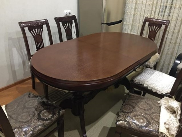 Обложка проекта: Стол в гостинную.