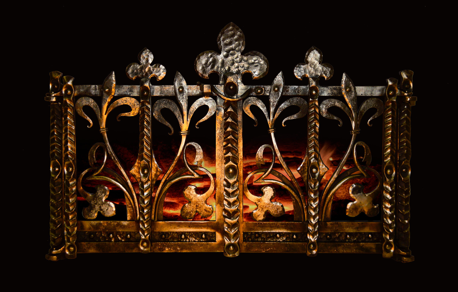 Оформление каминов художественной ковкой