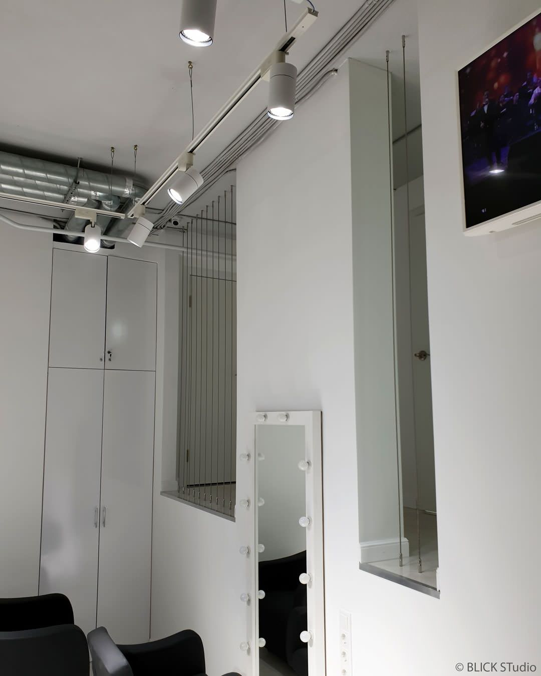 Studio One. Тросовое вертикальное ограждение