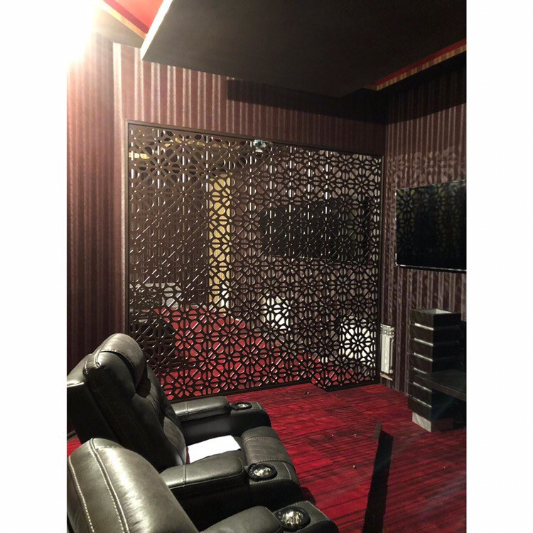 Зонирование резными перегородками