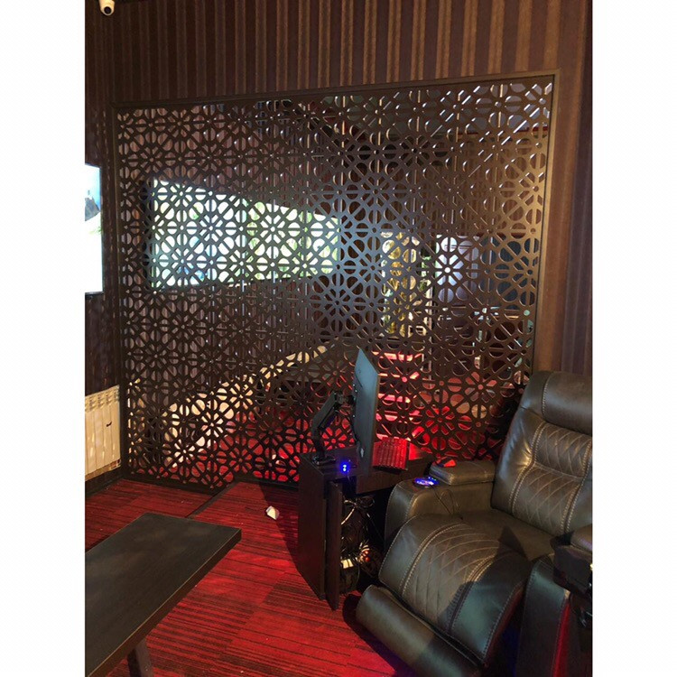 Зонирование резными перегородками