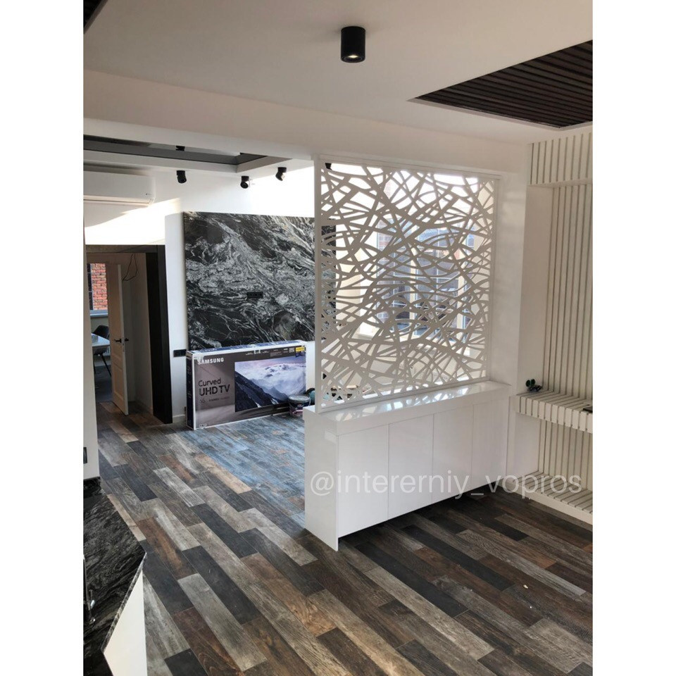 Зонирование резными перегородками