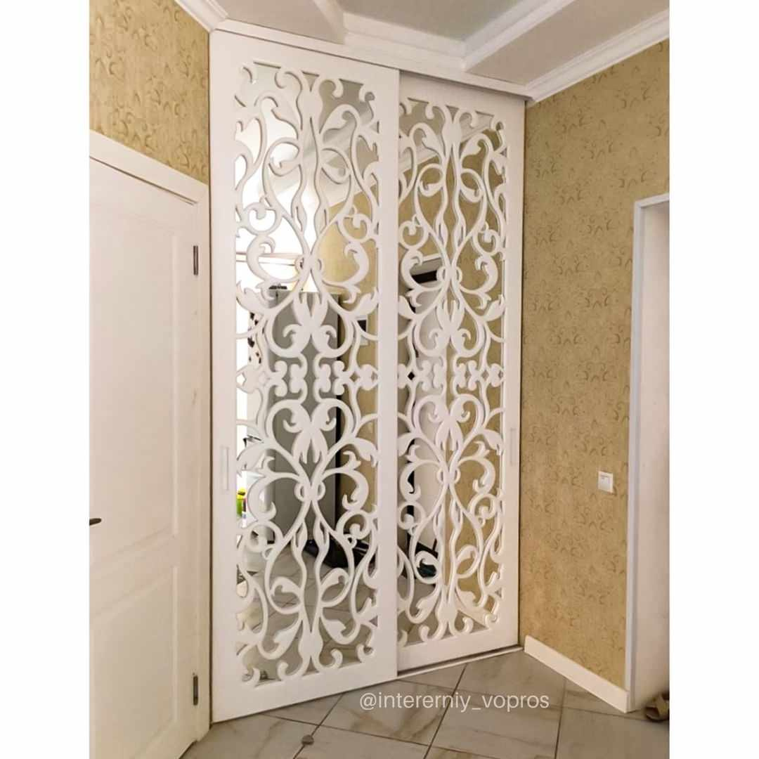 Зонирование резными перегородками