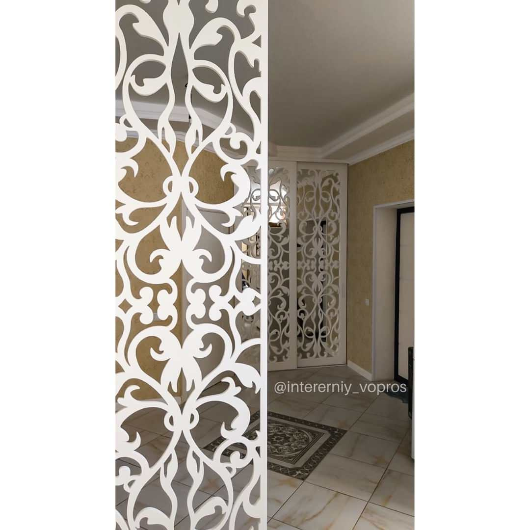 Зонирование резными перегородками