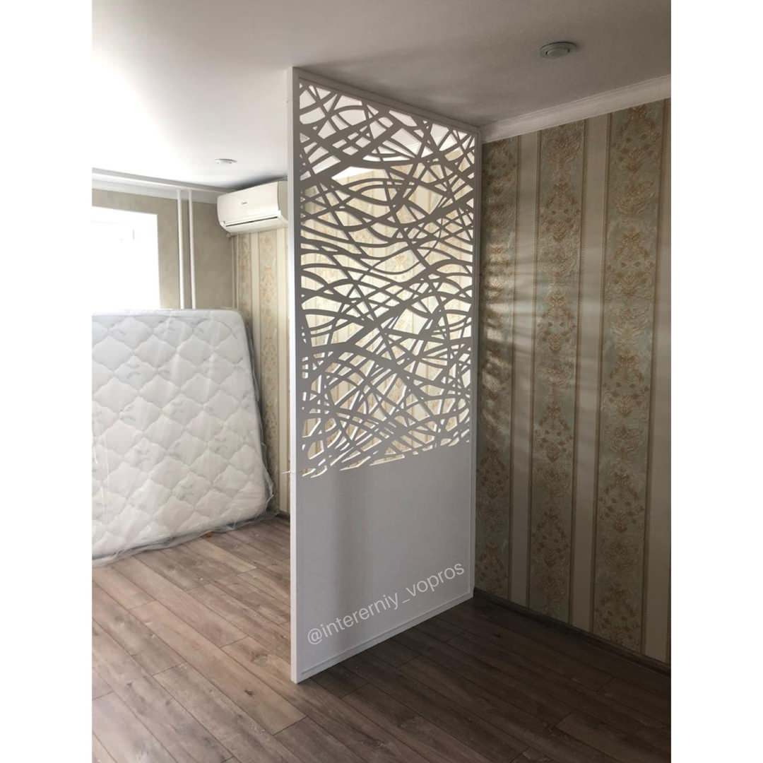 Зонирование резными перегородками