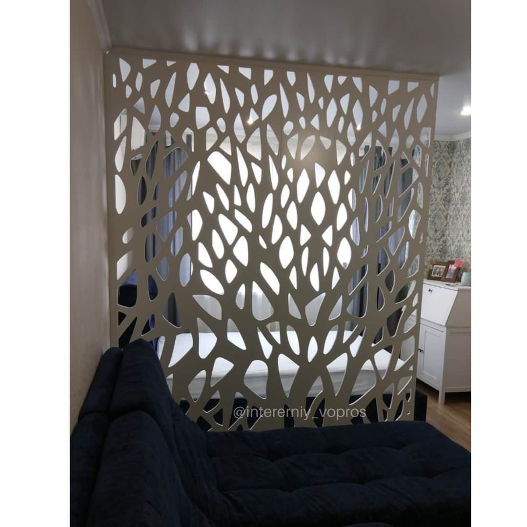 Зонирование резными перегородками