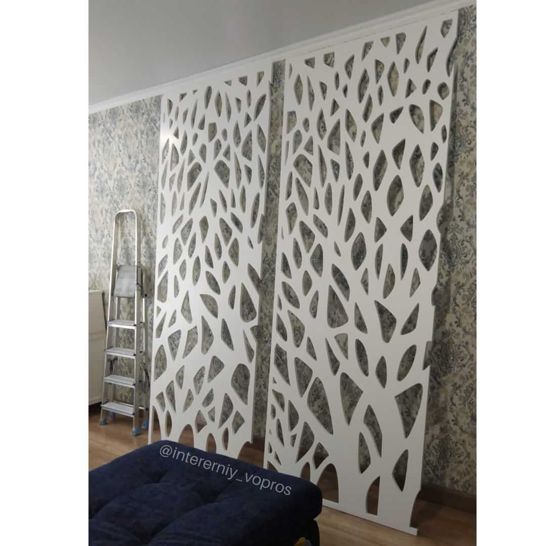 Зонирование резными перегородками