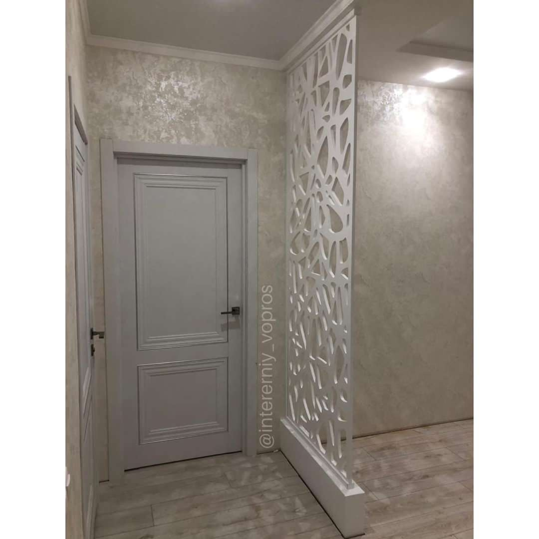 Зонирование резными перегородками