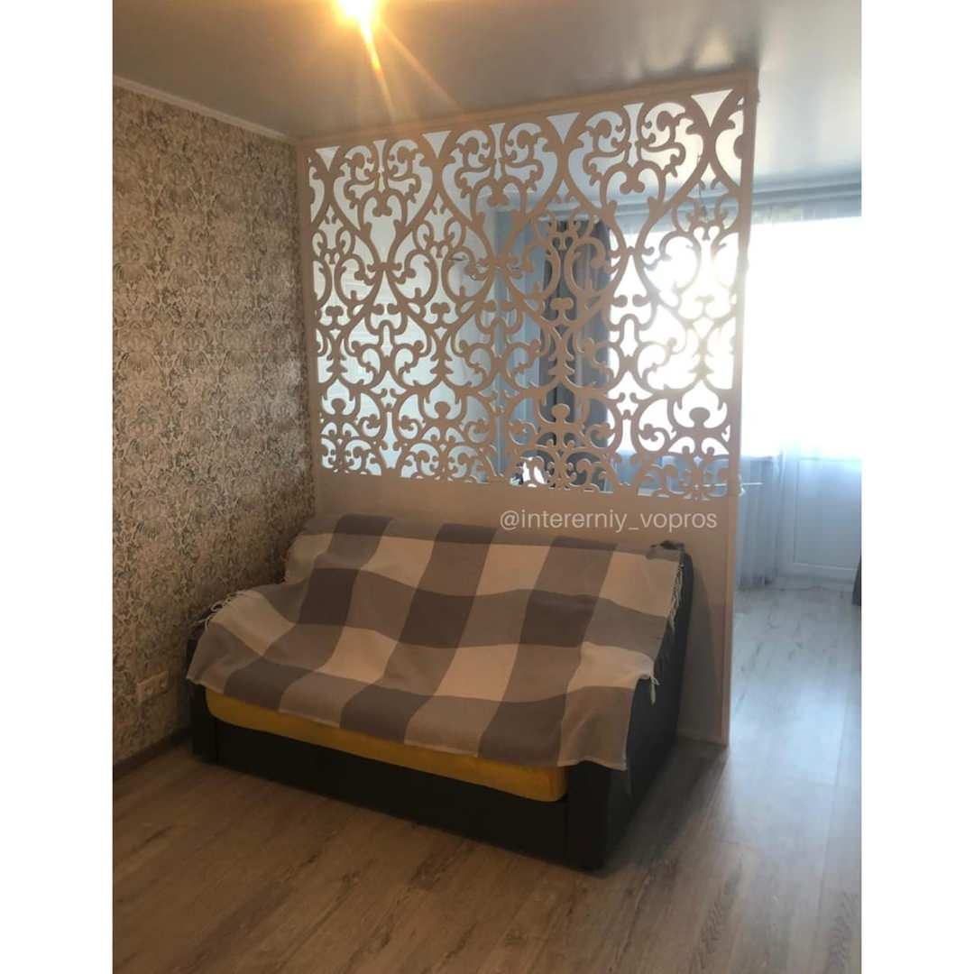 Зонирование резными перегородками