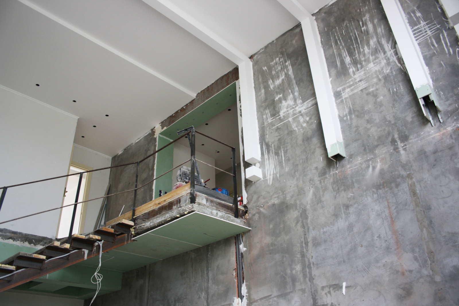 Гостиная, в процессе реализации проекта