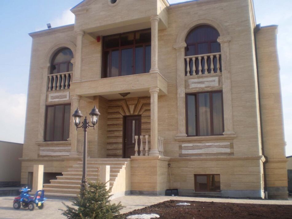 Фасад дома из камня мрамор, травертин,гранит и.т