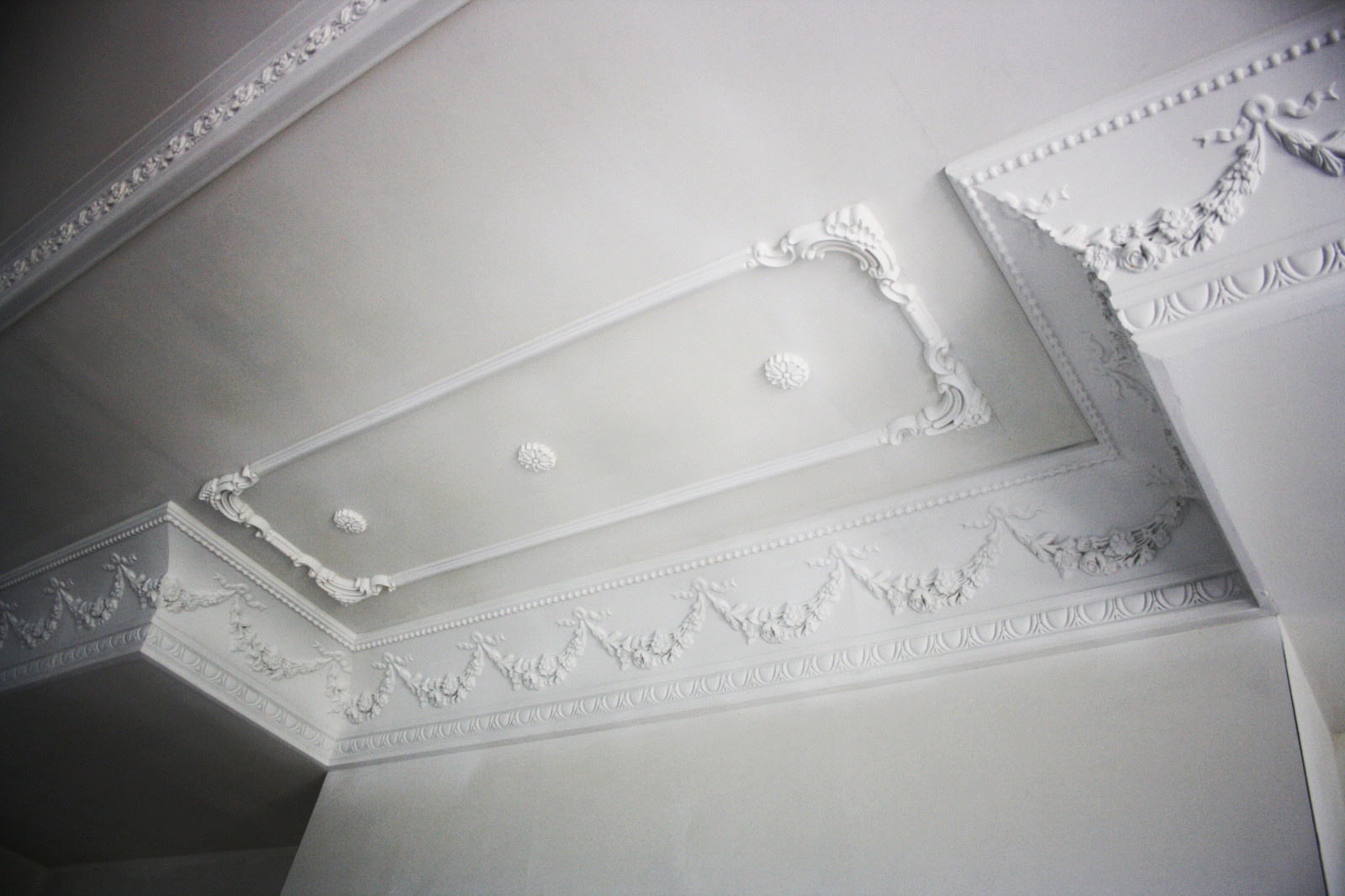 Спальня (фрагмент потолка) в процессе оеализации проекта