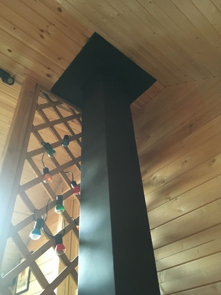 Островной камин из стали