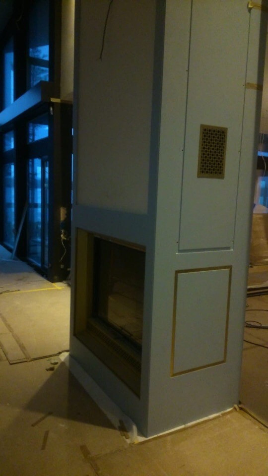 Камин-рама из латуни для двухстороннего камина