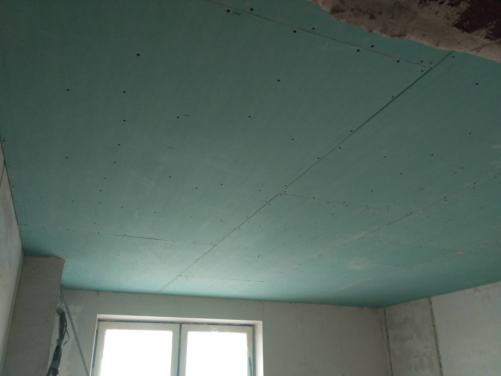 Выравнивание и Отделка Потолка