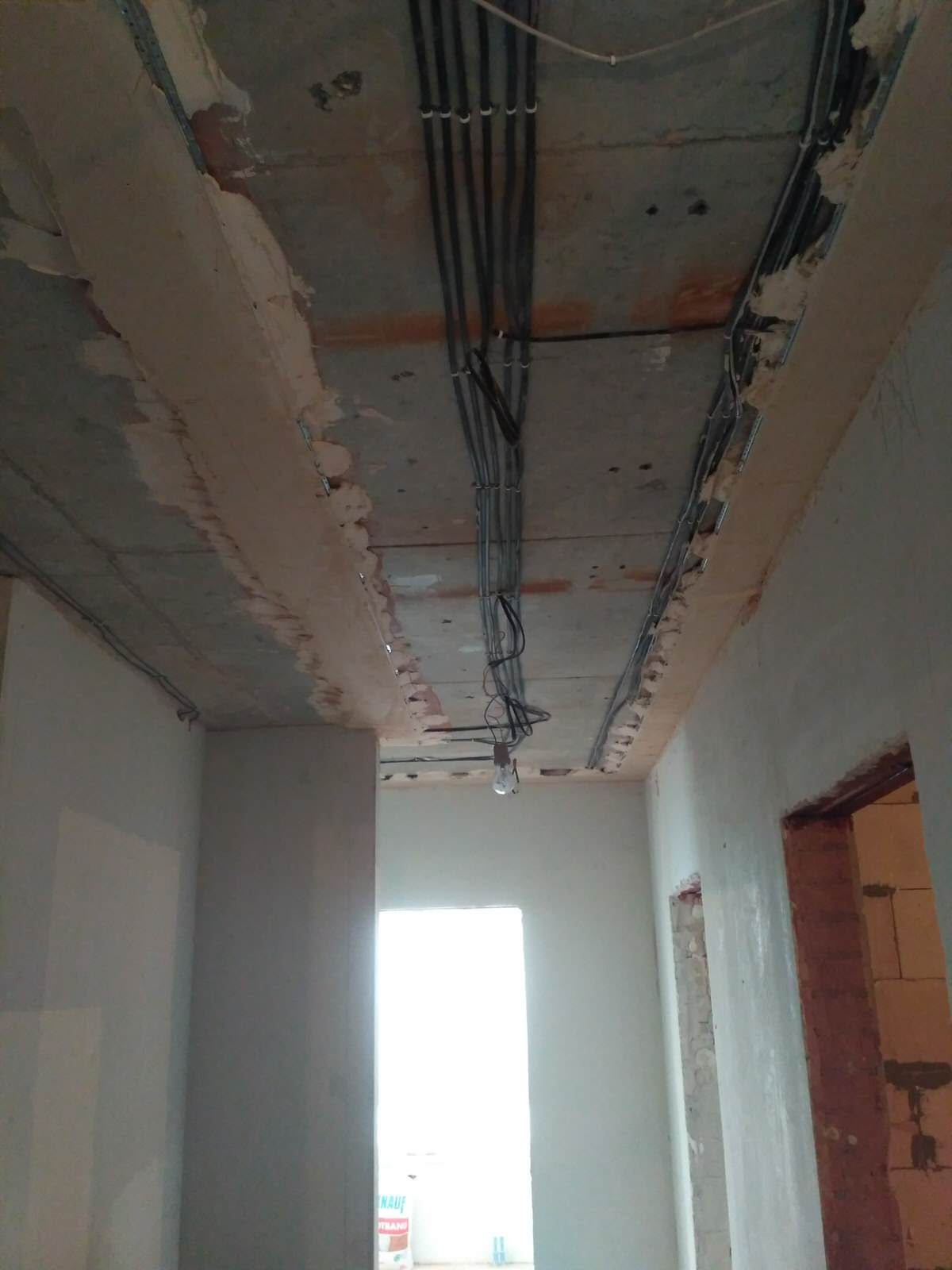 Выравнивание и Отделка Потолка